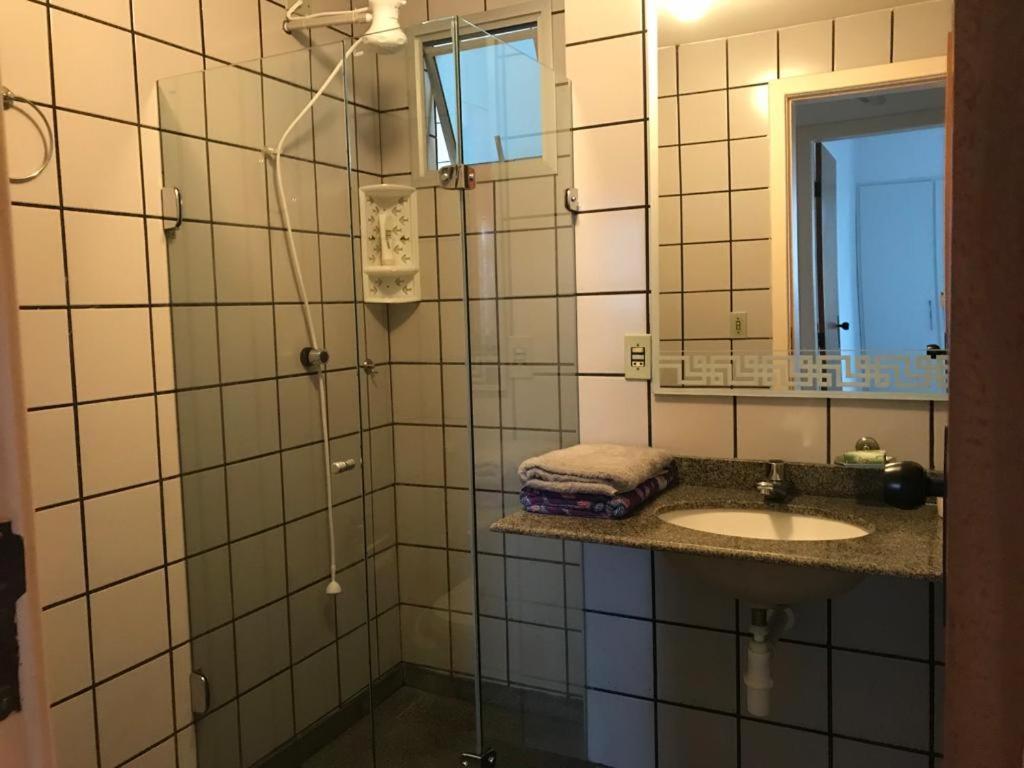 Apartamento Pe Na Areia E Aguas Tranquilas No Centro De Гуарапари Екстериор снимка